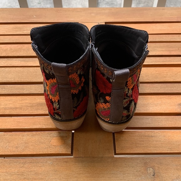 Embroidered Flower Booties - Picture 3 of 7